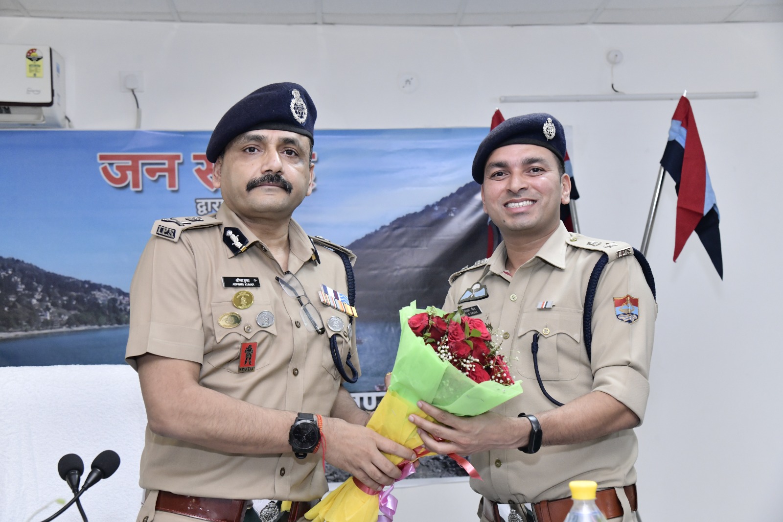 डीजीपी उत्तराखण्ड ने जनपद भ्रमण के दौरान सम्भ्रान्त नागरिकों के साथ की गोष्ठी..