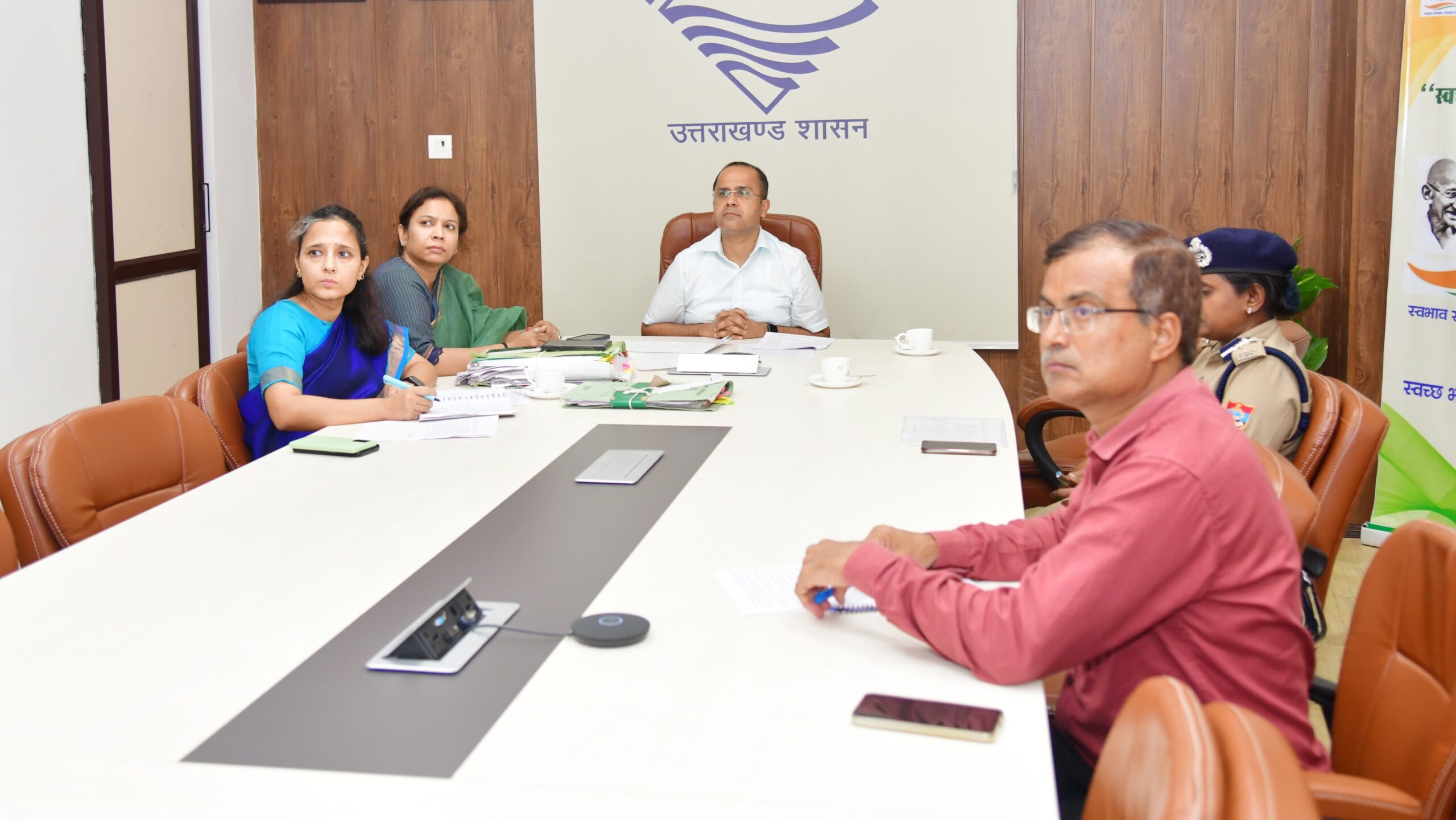सचिव गृह श्री शैलेश बगौली ने वीडियों कॉन्फ्रेसिंग के माध्यम से विभिन्न जनपदों में स्थित शत्रु सम्पत्ति से संबधित प्रकरणों की समीक्षा की