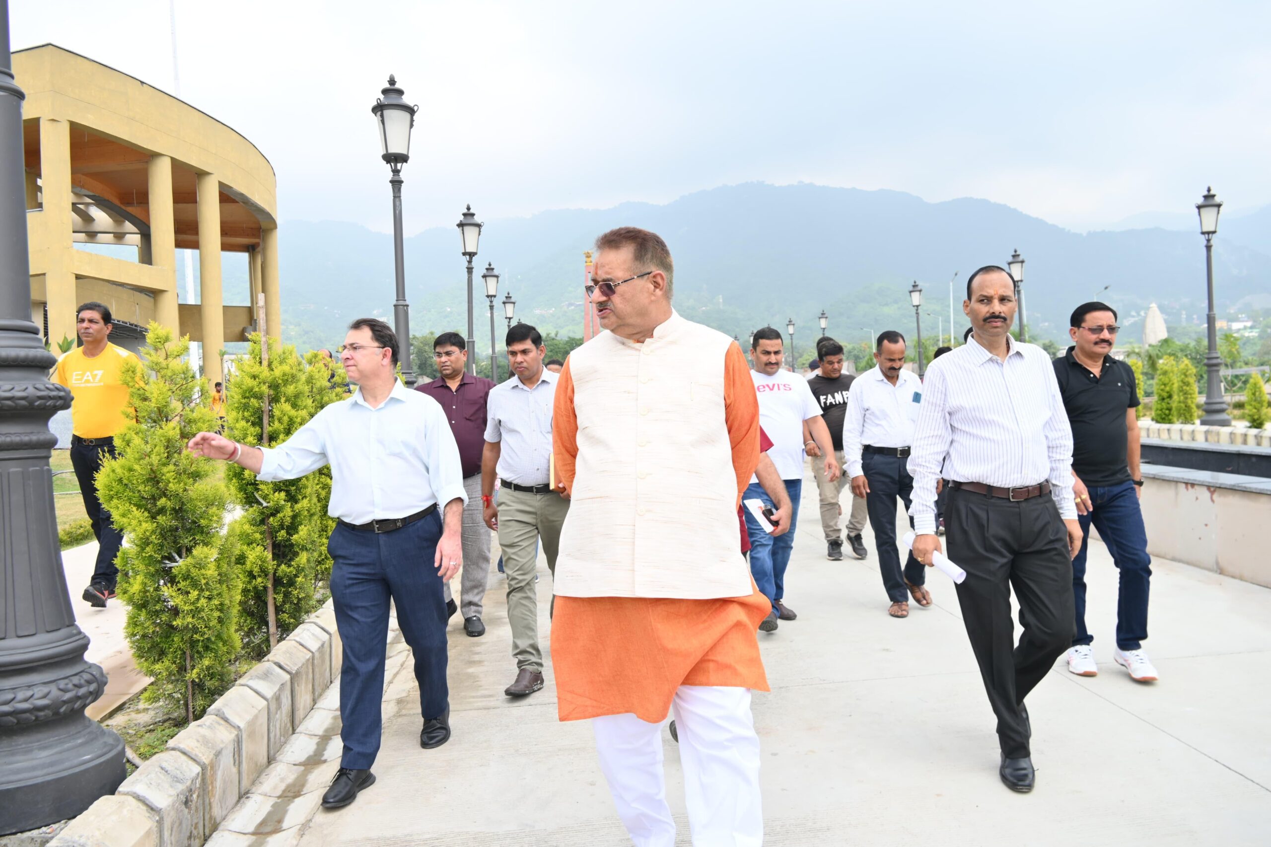 निर्माणाधीन सैन्यधाम का निरीक्षण करते सैनिक कल्याण मंत्री गणेश जोशी, बोले- आने वाली पीढ़ी के लिए प्रेरणा स्रोत बनेगा सैन्यधाम