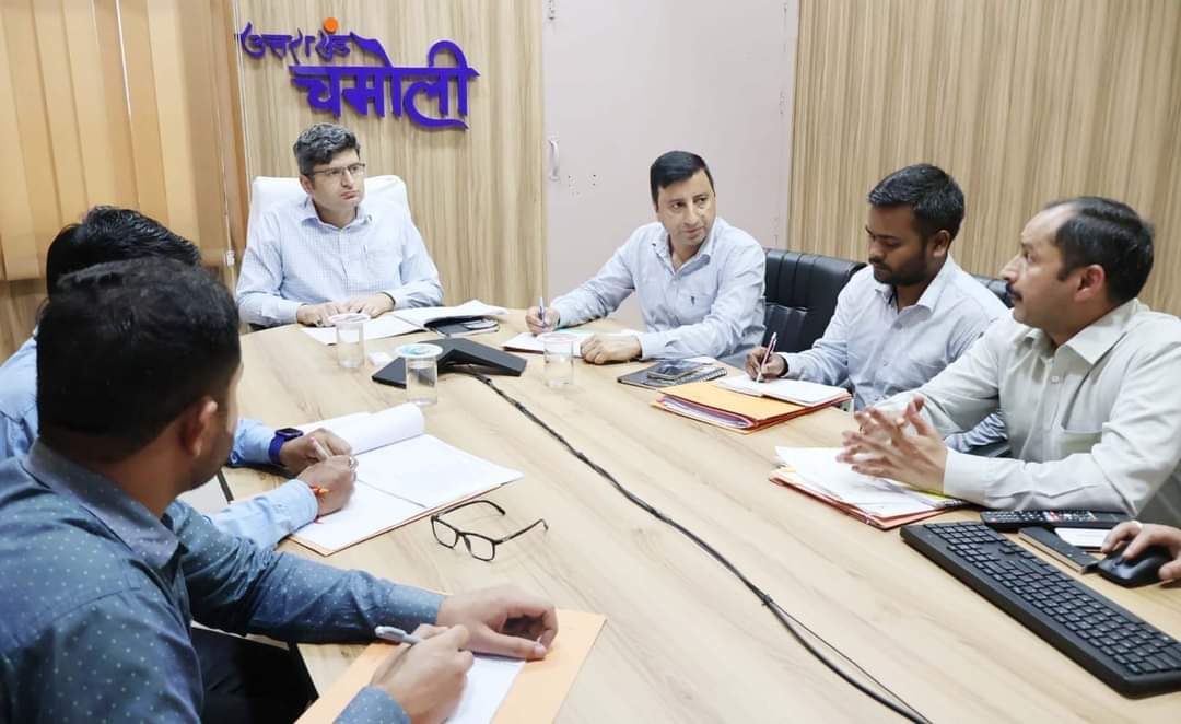 जिलाधिकारी ने खाद्य एवं नागरिक आपूर्ति विभाग की समीक्षा बैठक ली..