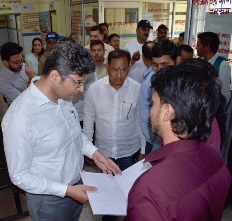 जिलाधिकारी संदीप तिवारी का निरीक्षण दौरा: स्वास्थ्य केंद्र, पेयजल योजना और मोटर मार्गों की समीक्षा..