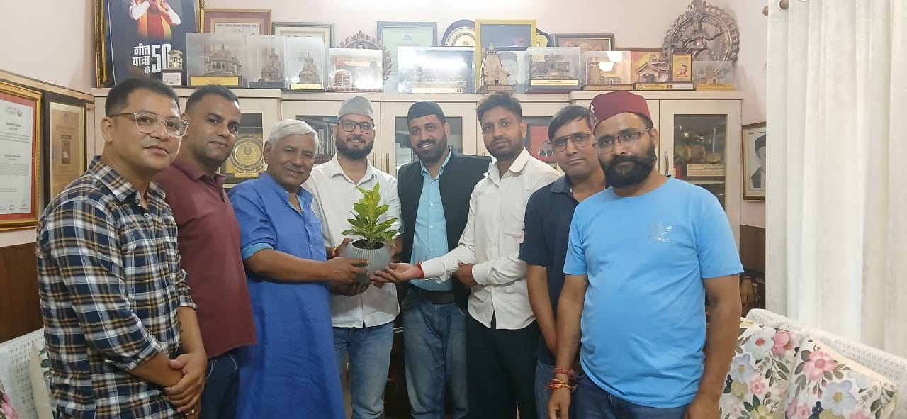 राज्य बचाने के लिए संघर्ष समिति से जुड़े लोग : नरेंद्र सिंह नेगी