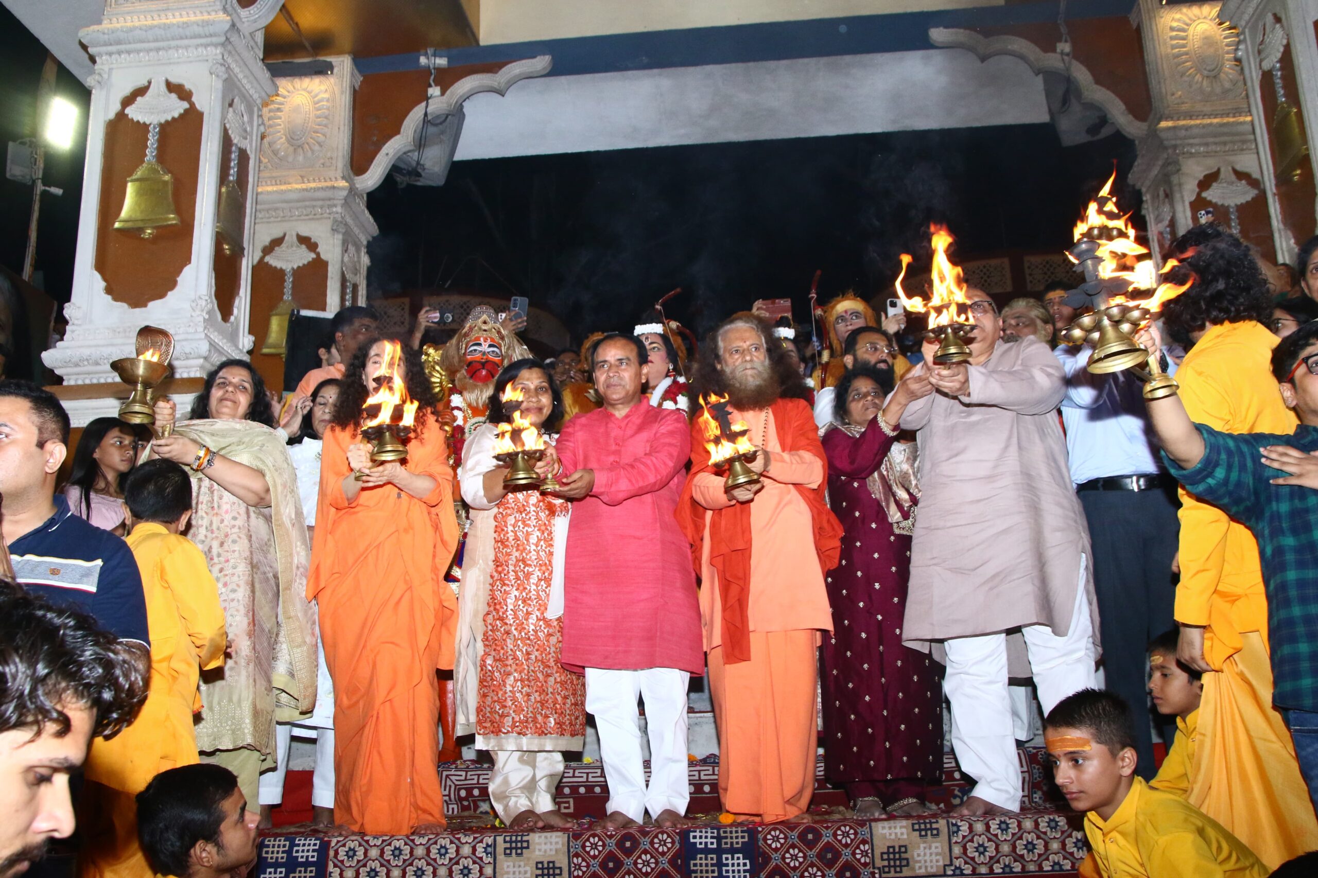 शिक्षा, स्वास्थ्य और सहकारिता मंत्री, उत्तराखंड सरकार धन सिंह रावत सपरिवार पधारे परमार्थ निकेतन