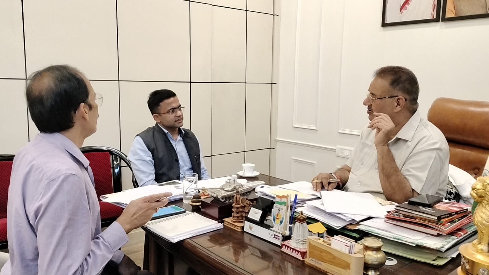 ग्राम्य विकास मंत्री गणेश जोशी ने प्रदेश में आपदा में क्षतिग्रस्त तथा बंद हुई सड़कों शीघ्रता से खोलने के दिए निर्देश..