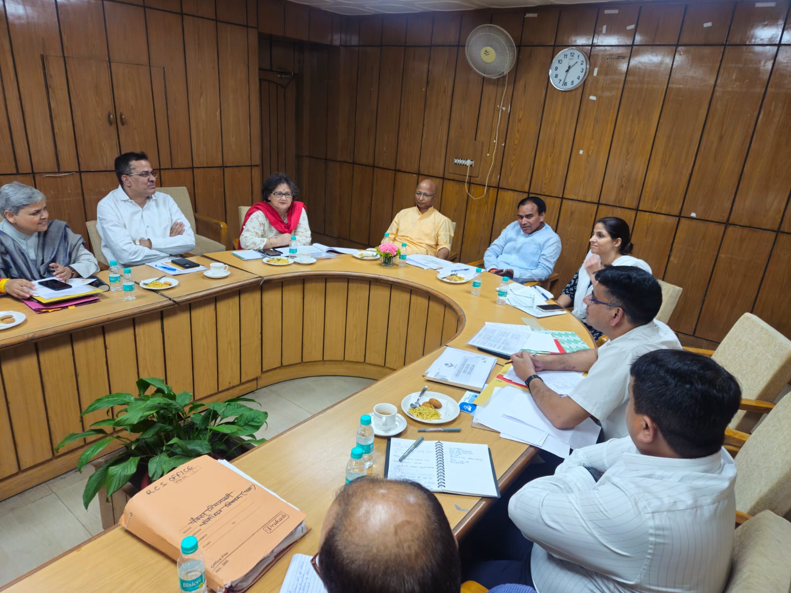 डॉ धन सिंह रावत ने सहकारिता विभाग के उच्च अधिकारियों की ली समीक्षा बैठक