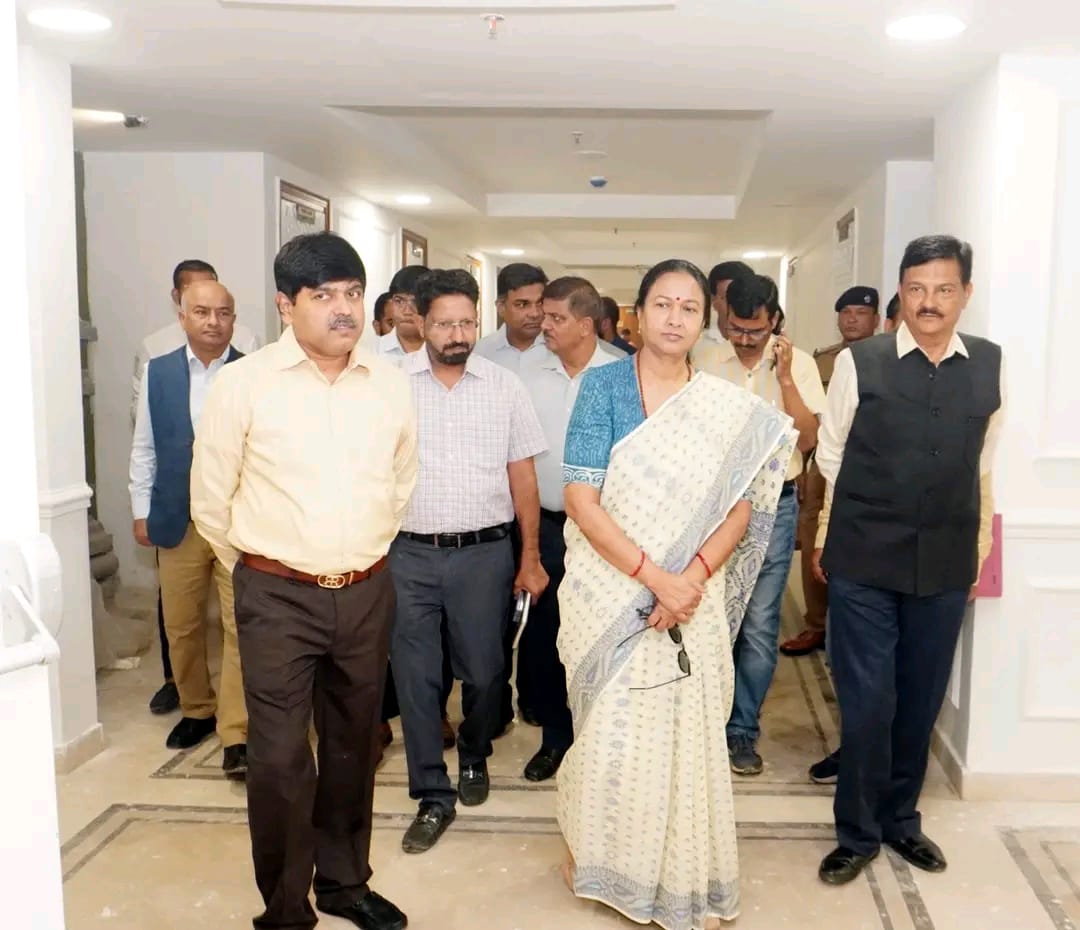 देहरादून: मुख्य सचिव राधा रतूड़ी ने किया नवनिर्मित उत्तराखण्ड निवास का निरीक्षण, राज्य स्थापना दिवस की तैयारियों की समीक्षा..