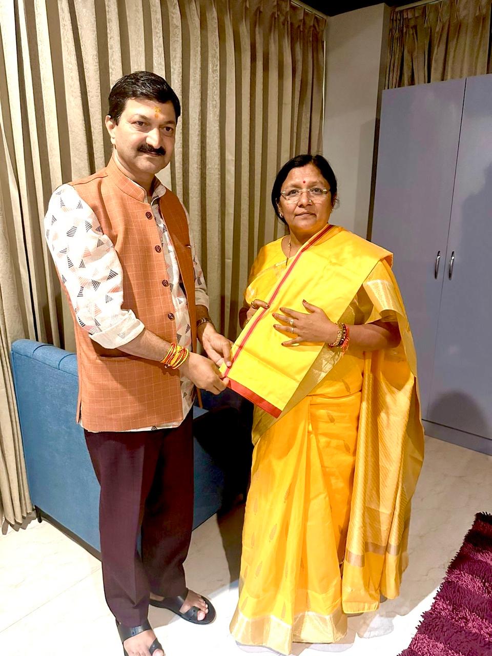 केंद्रीय बाल विकास राज्य मंत्री सावित्री ठाकुर ने शुक्रवार को केदारनाथ पहुंच किए बाबा केदार के दर्शन