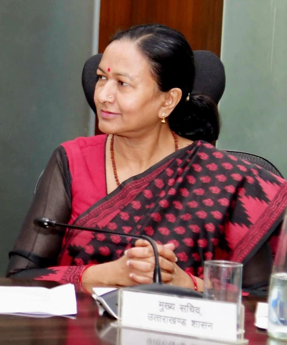 मुख्य सचिव राधा रतूड़ी ने नीति आयोग के समक्ष उत्तराखंड सरकार द्वारा जनहित में किए गए प्रयासों की जानकारी दी तथा राज्य की विशेष परिस्थितियों के संदर्भ में विभिन्न मांगो के सम्बन्ध में अवगत कराया