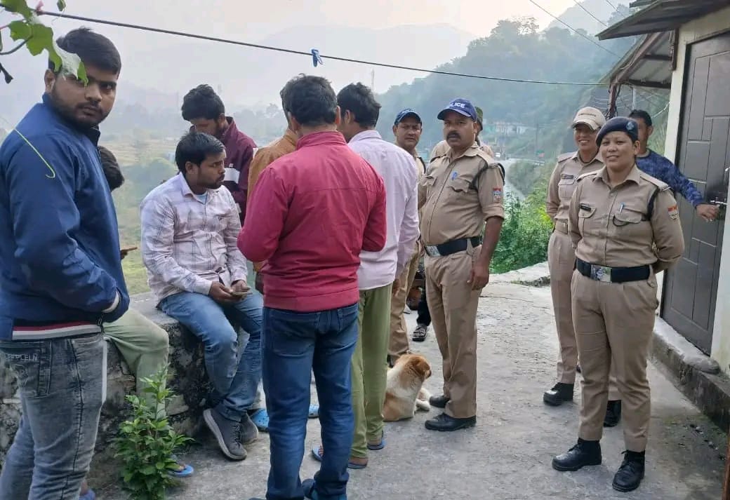 चमोली : पुलिस ने वृहद स्तर पर पुन: चलाया डोर टू डोर सत्यापन अभियान..