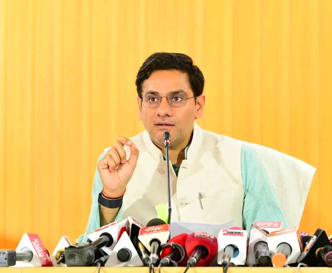 राज्य सरकार दुग्ध उत्पादक किसानों को दीपावली से पहले उनके बकाए का भुगतान करेगी: मंत्री Saurabh Bahuguna