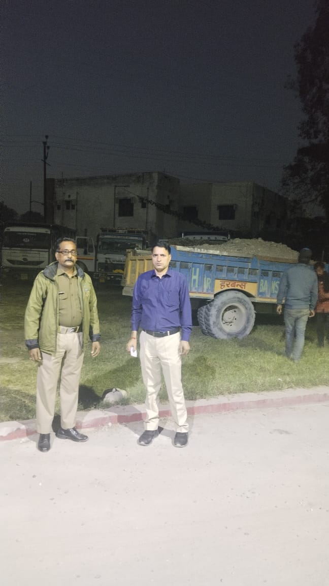 एक कंम्प्लेक्स पर अवैध रूप से संचालित पटाखे का गोदाम सीज..