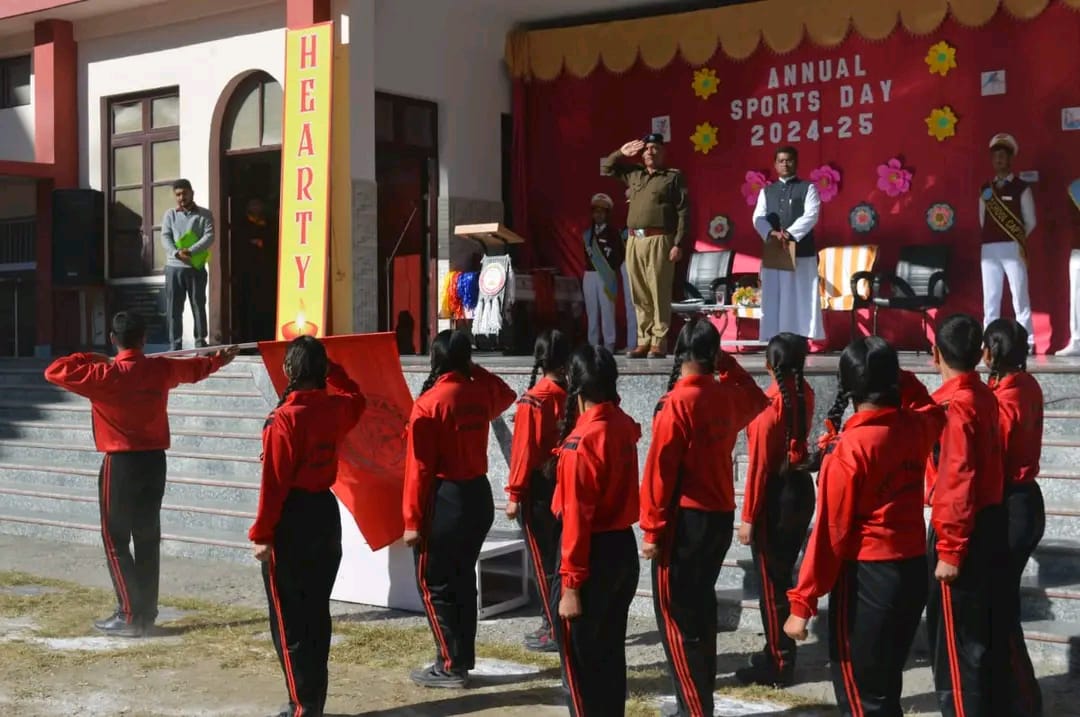 ज्योति विद्यालय ज्योतिर्मठ में वार्षिक खेल दिवस 2024-25 का शुभारंभ, प्रभारी निरीक्षक ने किया उद्घाटन