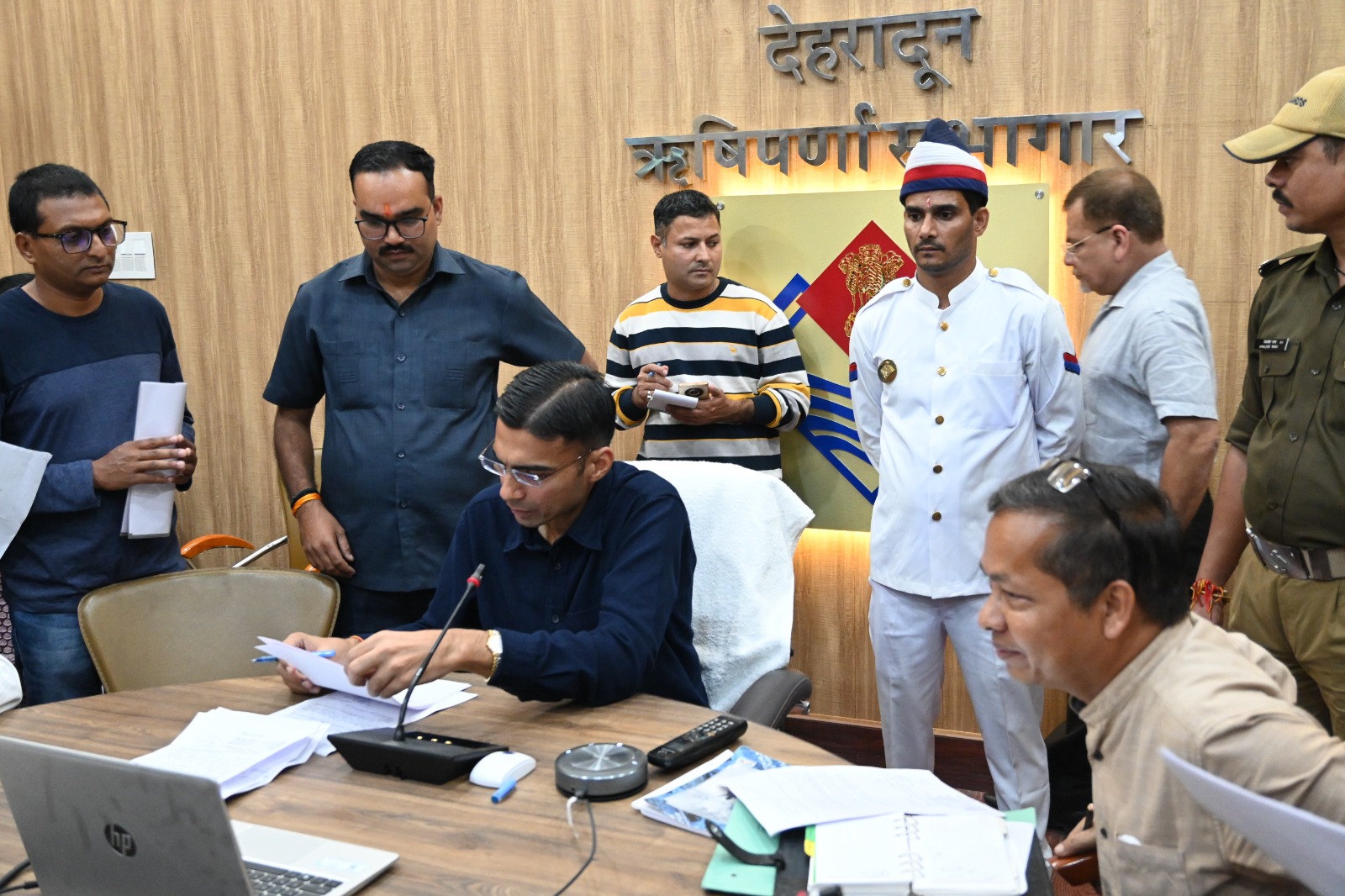 सरकारी भूमि पर अतिक्रमण नहीं होगा बर्दाश्त, भूमि खुर्दबुर्द की शिकायतों पर त्वरित करें एसडीएमः डीएम