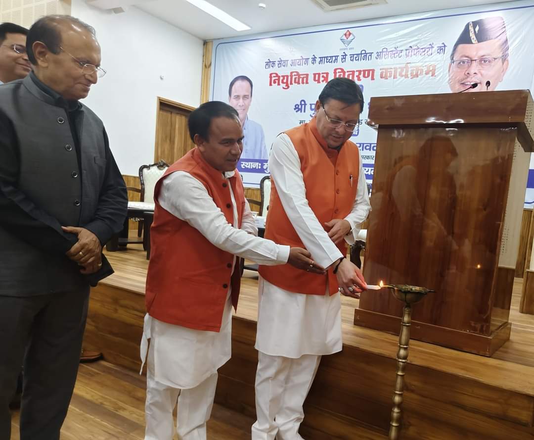 मुख्यमंत्री ने मंत्री डॉ. धन सिंह रावत के साथ 108 असिस्टेंट प्रोफेसरों को प्रदान किए नियुक्ति पत्र