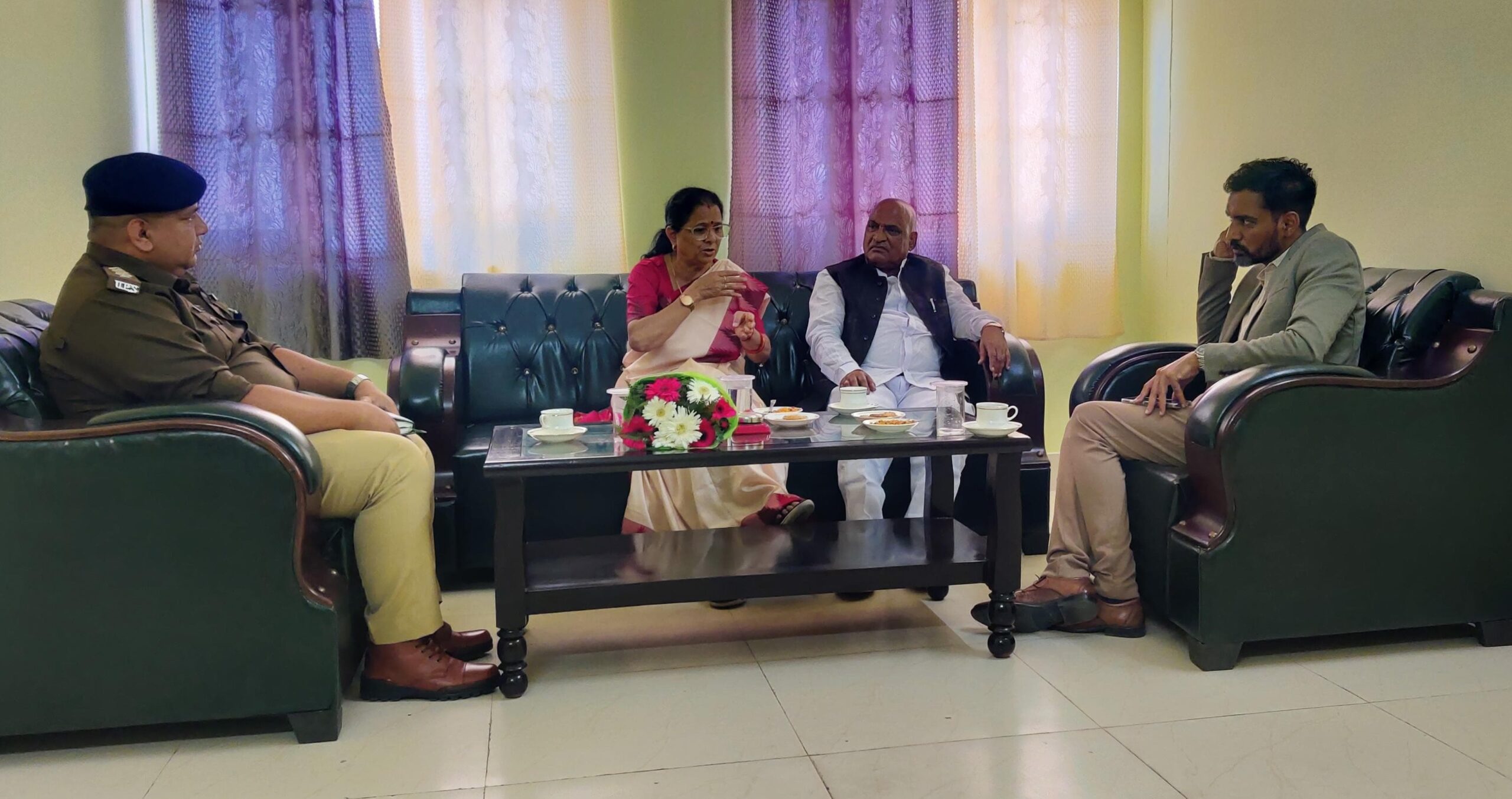महिला आयोग की अध्यक्ष ने जिला कारागार, पौड़ी गढ़वाल पहुँचकर जाना महिला बन्दियों का हाल, व्यवस्थाओं का लिया जायज़ा