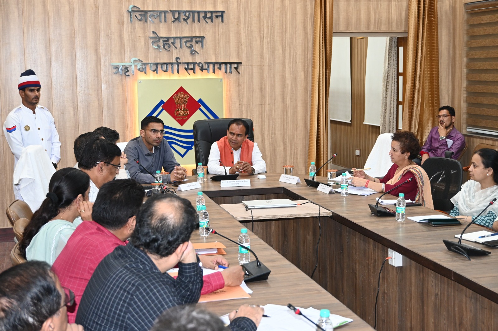 जनपद के स्कूलों के आधुनिकरण, स्वास्थ्य सेवाओं में सुधार तथा भिक्षावृत्ति रोकथाम हेतु डीएम बसंल के प्रयास सराहनीयः धन सिंह रावत