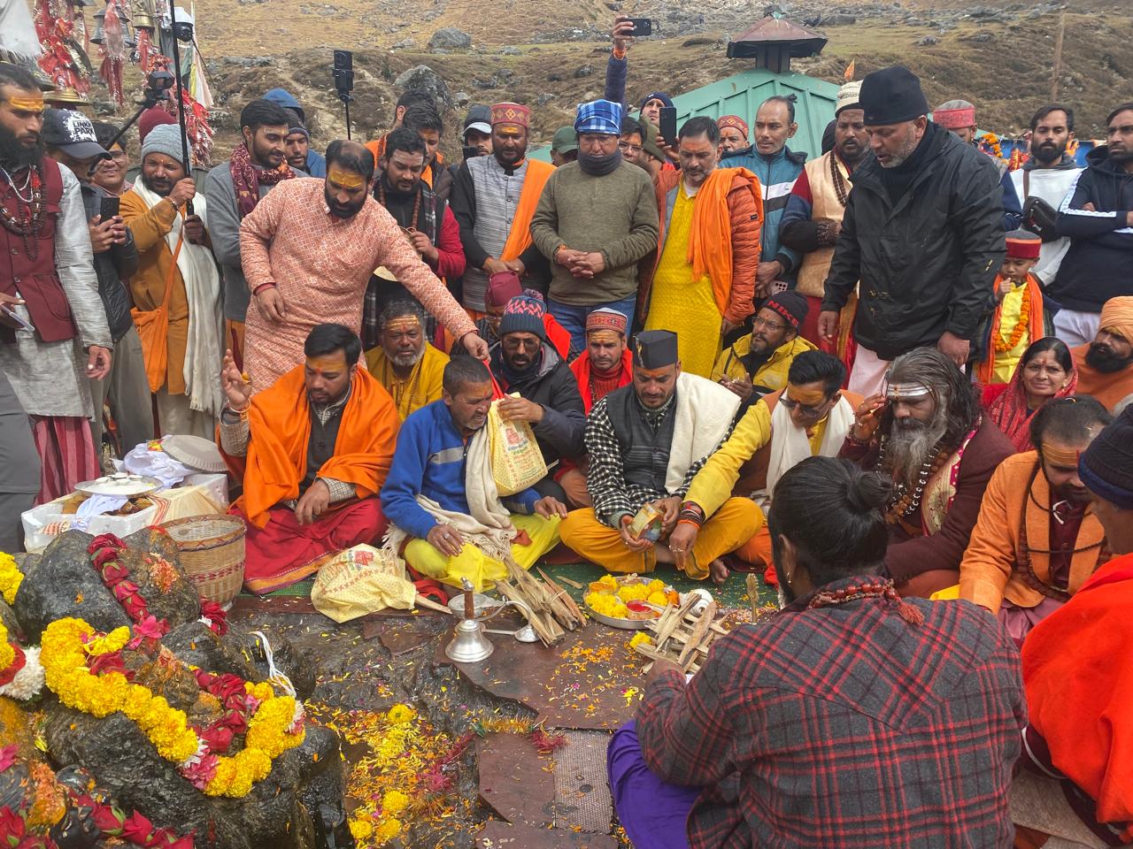 पूजा-अर्चना हवन यज्ञ पश्चात श्री भकुंट भैरवनाथ जी के कपाट शीतकाल के लिए बंद हुए
