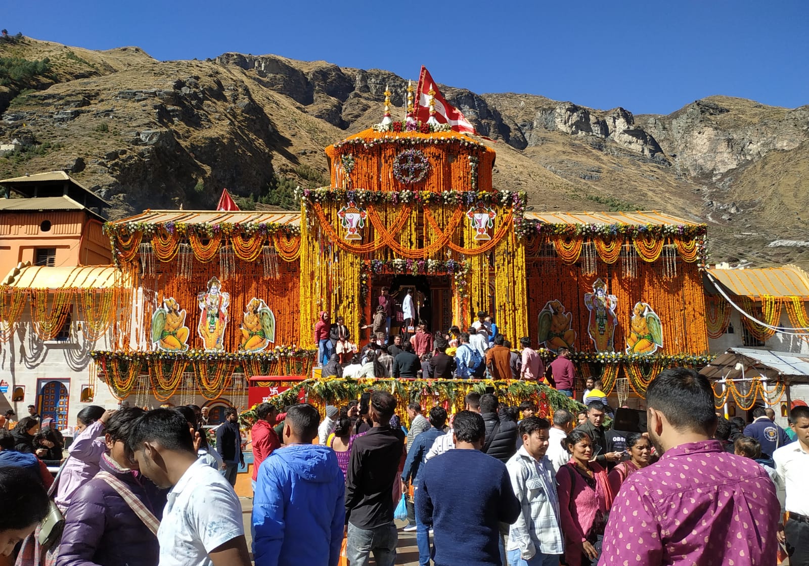 श्री बदरीनाथ – केदारनाथ धाम में उल्लासपूर्वक मनायी जा रही दीपावली