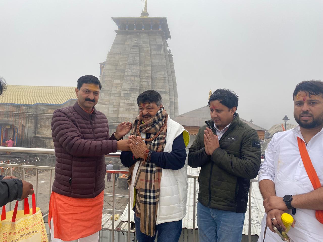 श्री केदारनाथ धाम दर्शन को पहुंचे भाजपा नेता मध्य प्रदेश के कैबिनेट मंत्री कैलाश विजयवर्गीय
