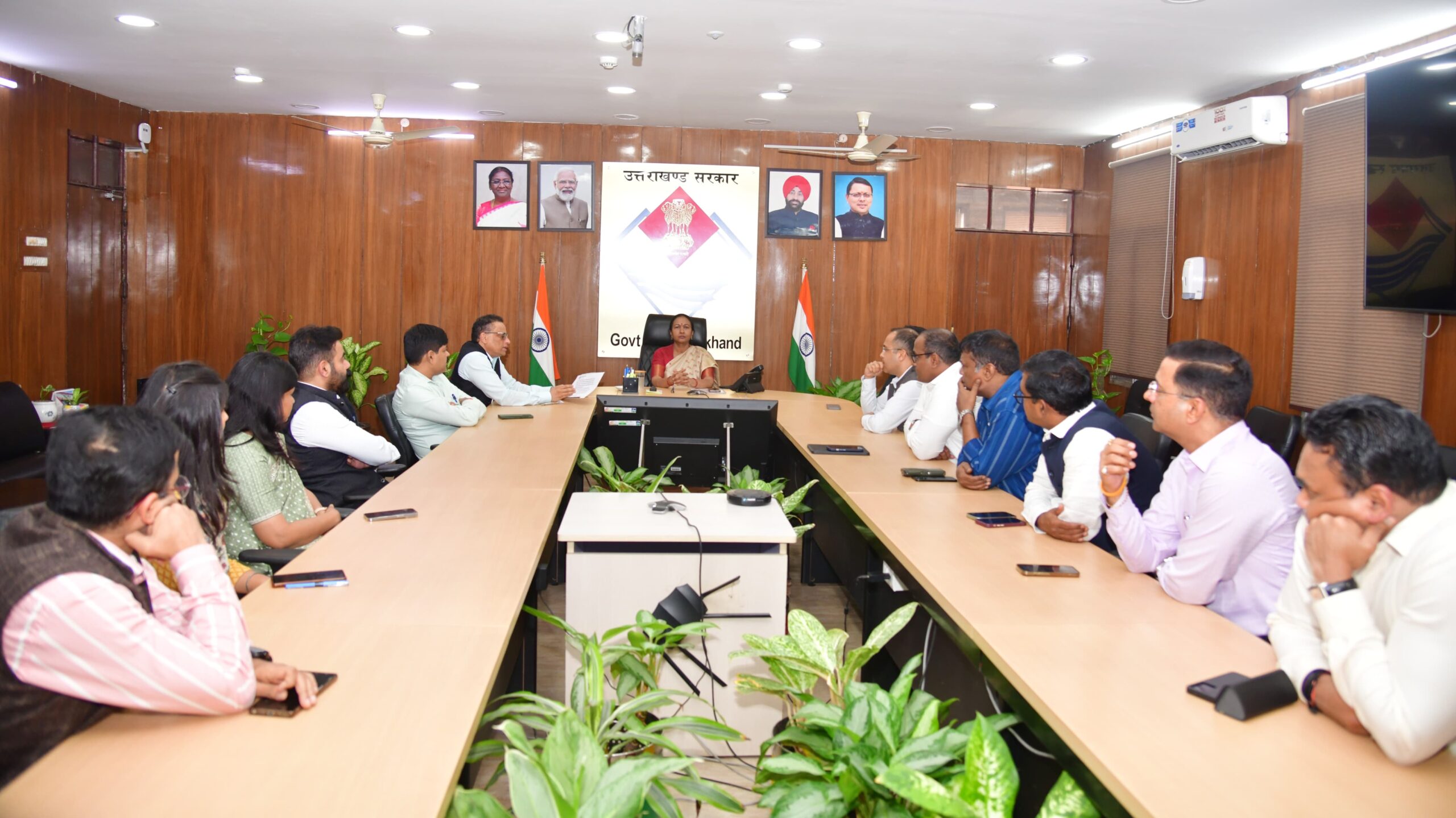 मुख्य सचिव ने वरिष्ठ आईएएस अधिकारी के साथ हुई मार पीट के विरुद्ध त्वरित एवं कठोर कानूनी कार्यवाही करने के दिए निर्देश