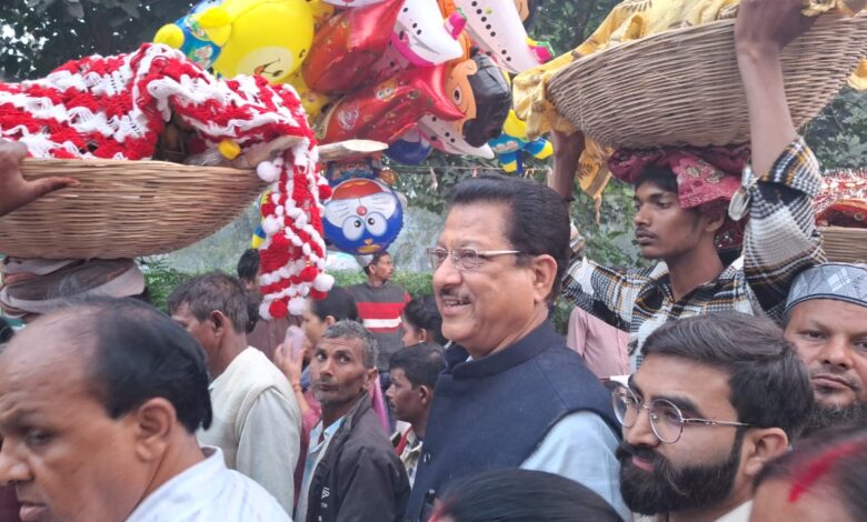 सूर्यकांत धस्माना ने छठ व्रतियों के साथ सायंकाल अस्ताचल सूर्य भगवान को चढ़ाया अर्घ्य