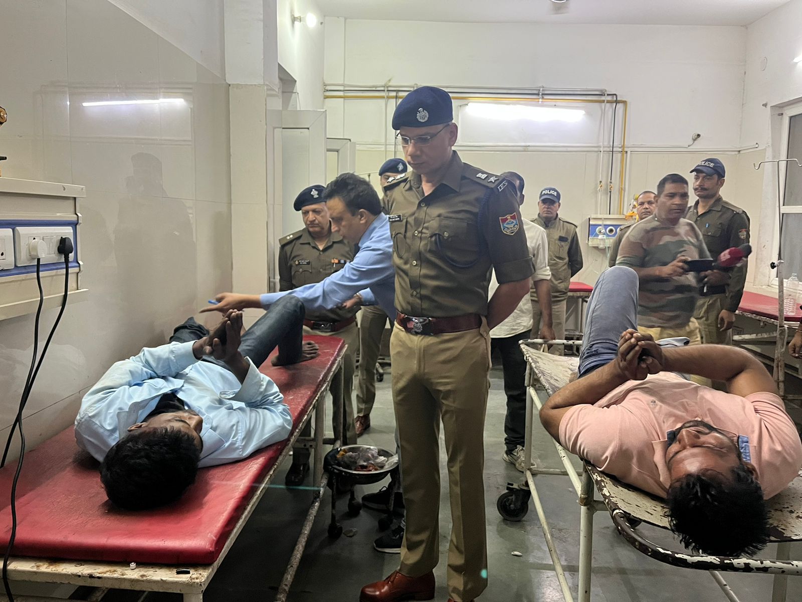 कोतवाली रुद्रपुर क्षेत्र में अंतर्राज्यीय चैन स्नेचरों के साथ पुलिस की मुठभेड एसएसपी मणिकांत मिश्रा मौके पर पहुंचे