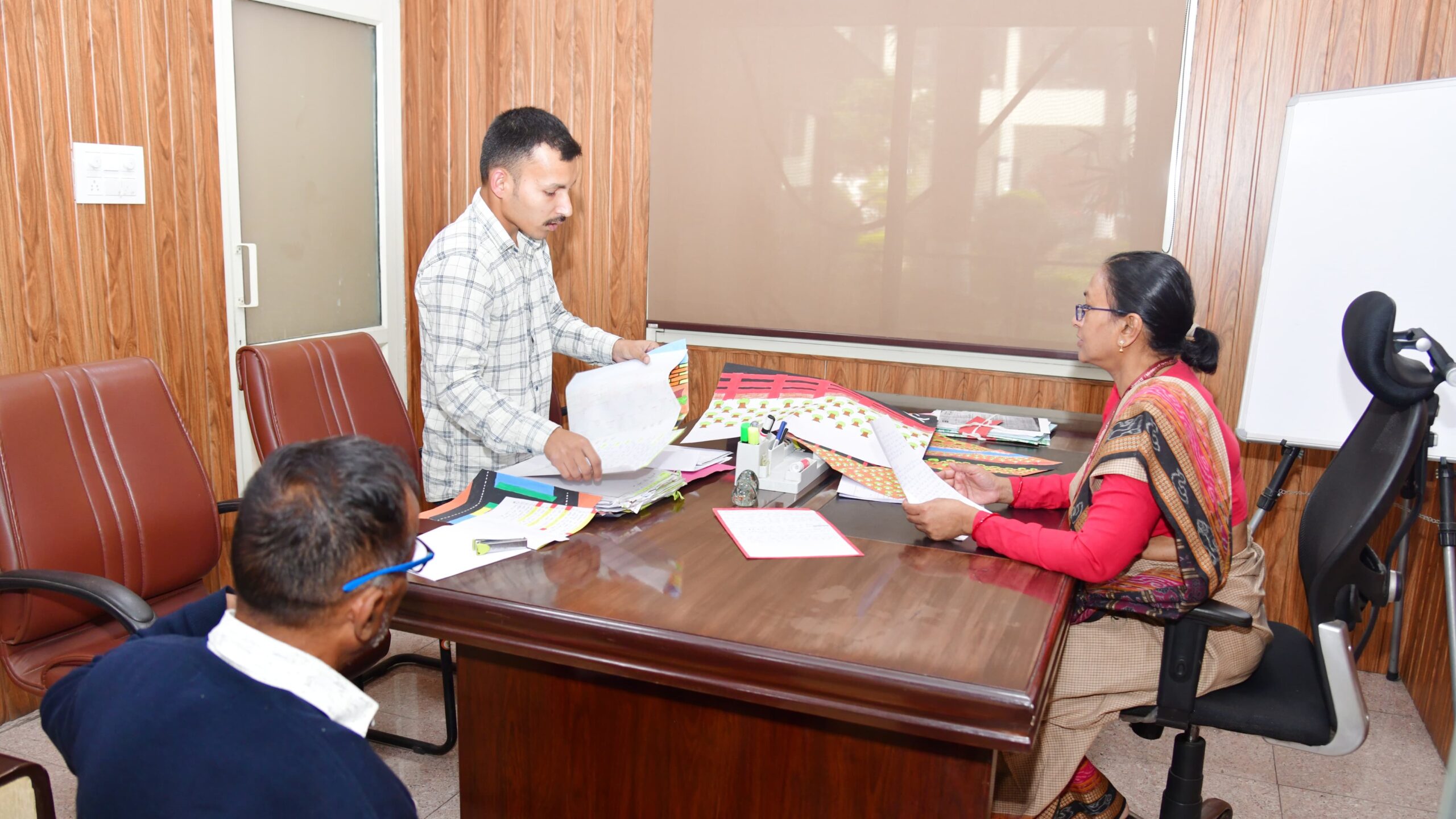 मुख्य सचिव राधा रतूड़ी ने विशेष रूप से दिव्यांगजनों से मुलाकात कर उनकी समस्याएं सुनी