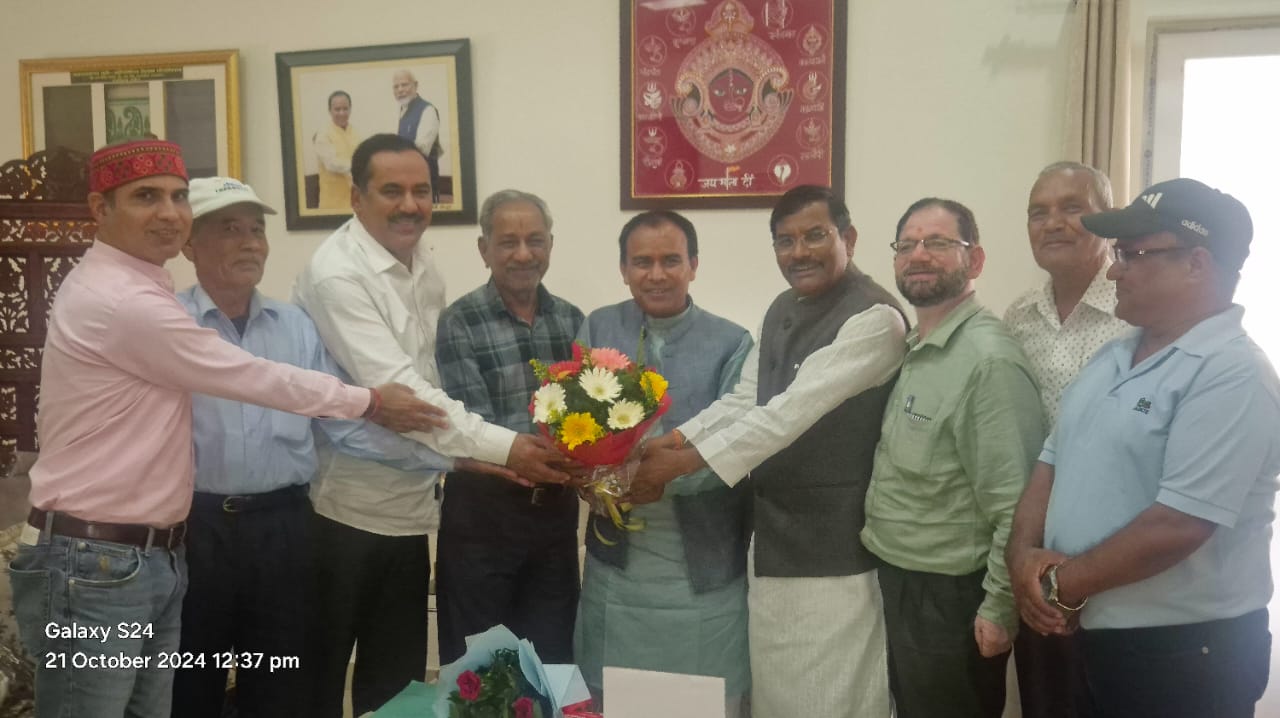 राठ जनविकास समिति देहरादून की प्रबध्ंा समिति की बैठक अध्यक्ष मेहरवान सिंह गुसाई के आवास पर हुई सम्पन्न