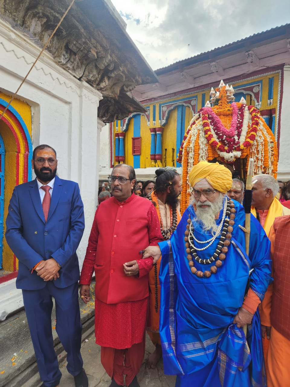 द्वितीय भगवान मद्महेश्वर जी की देव डोली देव निशानो के साथ पंचकालीन गद्दी स्थल श्री ओंकारेश्वर मंदिर उखीमठ पहुंची