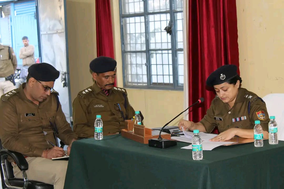 शांति व्यवस्था ड्यूटी में नियुक्त पुलिस बल को एसपी उत्तरकाशी द्वारा किया गया बीफ्र