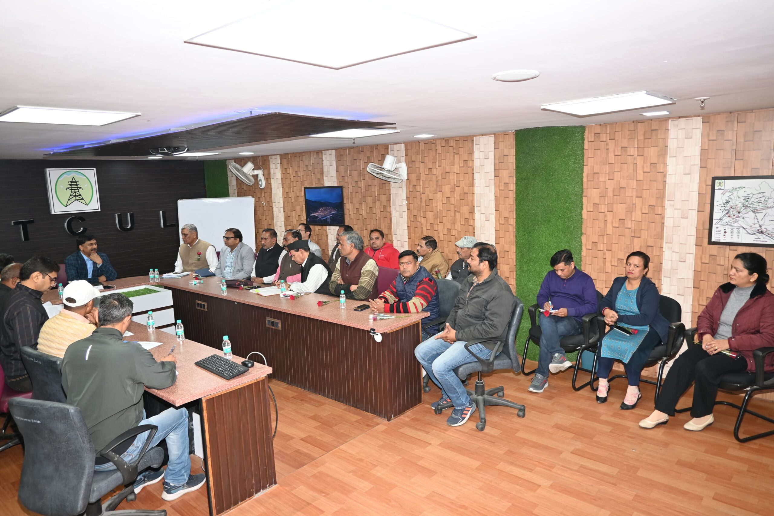 प्रबन्ध निदेशक  पी0सी0 ध्यानी की अध्यक्षता में उत्तराखण्ड विद्युत अधिकारी कर्मचारी संयुक्त संघर्ष मोर्चा के पदाधिकारियों के साथ द्विपक्षीय वार्ता की गयी