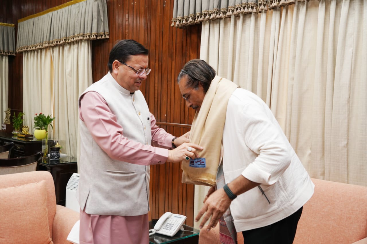 मुख्यमंत्री पुष्कर सिंह धामी से राष्ट्रीय फिल्म पुरस्कार विजेता एवं प्रसिद्ध फिल्म निर्माता-निर्देशक प्रकाश झा ने की भेंट