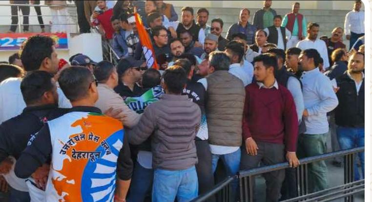 पत्रकारिता पर हमला: उत्तरांचल प्रेस क्लब के टूर्नामेंट में कांग्रेस कार्यकर्ताओं की अभद्रता