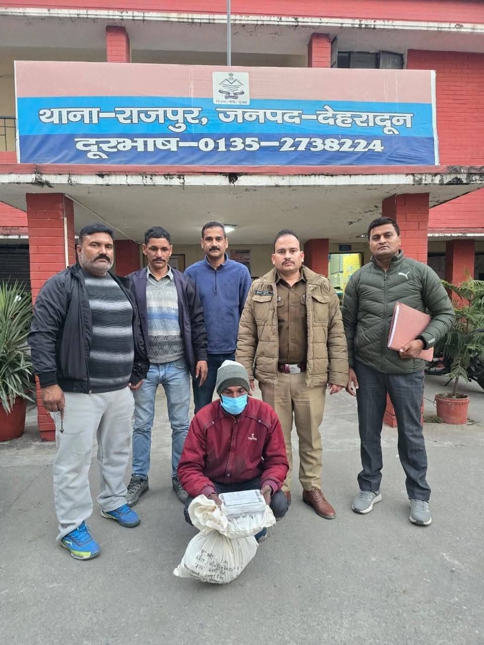 उत्तराखंड : STF की ANTF टीम की बड़ी कार्रवाई: 1 किलो 16 ग्राम चरस के साथ ड्रग तस्कर गिरफ्तार..