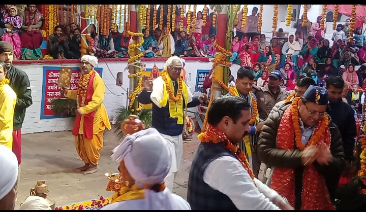 मुुख्यमंत्री ने ओंकारेश्वर मंदिर, ऊखीमठ में पूजा अर्चना कर की प्रदेश की खुशहाली की कामना