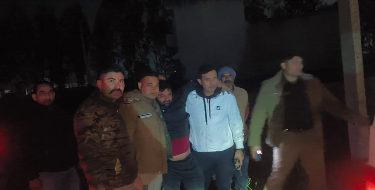 देर रात पुलिस की बदमाशों के साथ हुई मुठभेड़