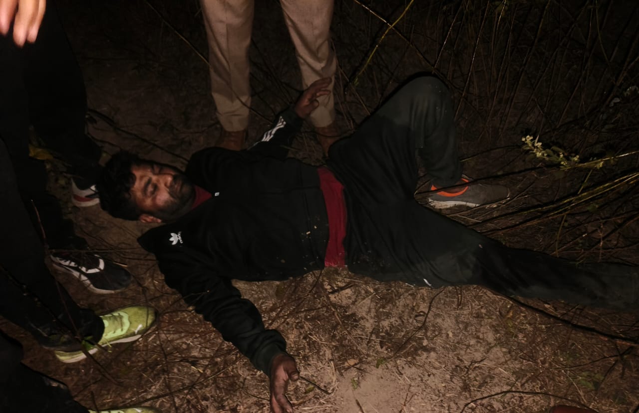 देर रात पुलिस की बदमाशों के साथ हुई मुठभेड़