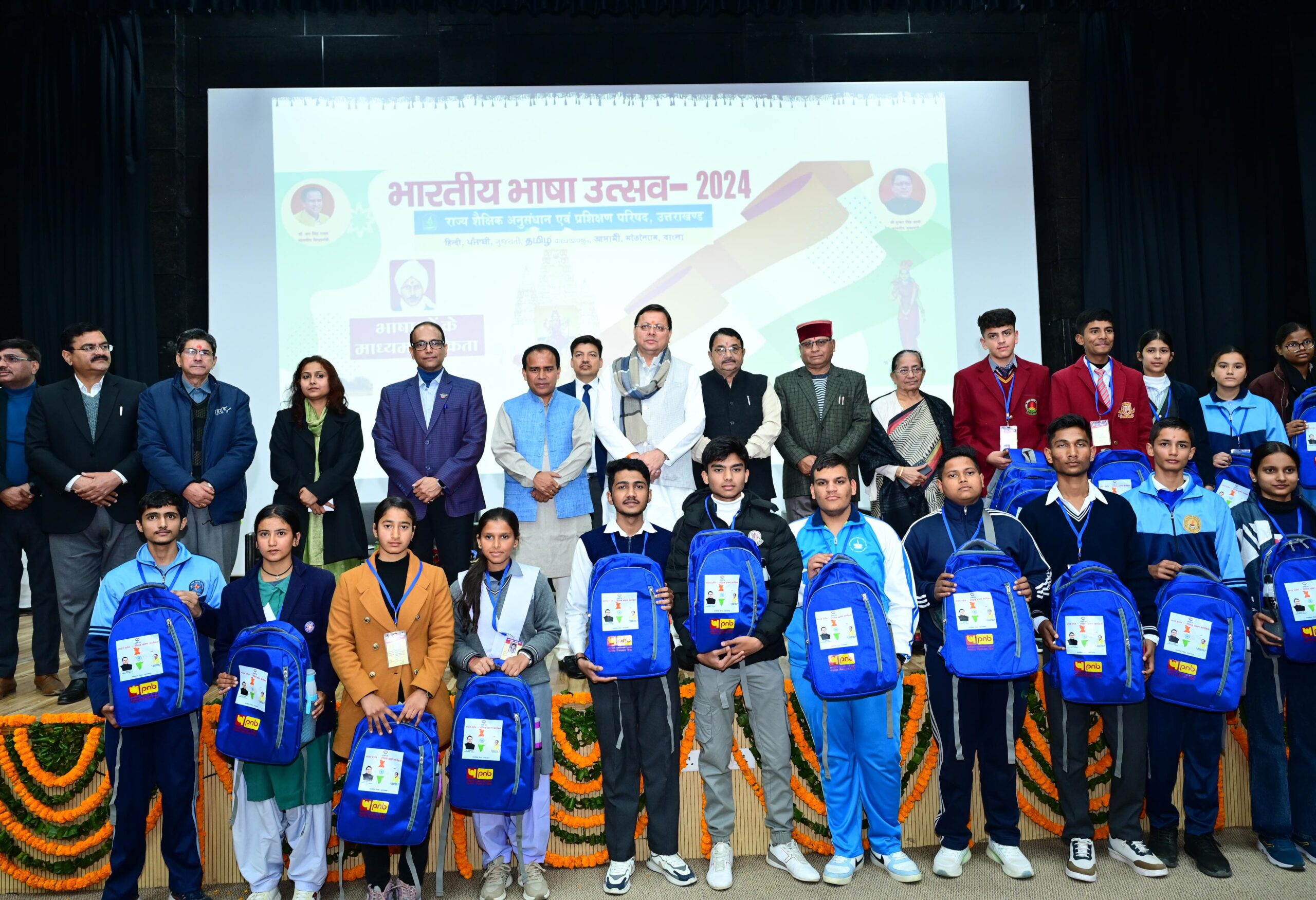 भारत दर्शन यात्रा पर उत्तराखंड की विशिष्टता के बारे में बताएं मेधावी छात्र – छात्राएं : मुख्यमंत्री