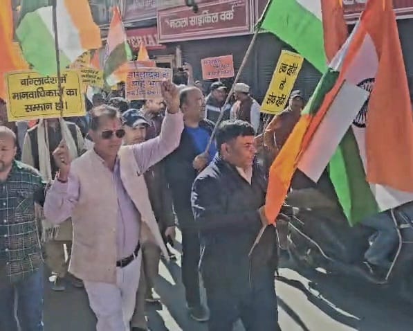 बांग्लादेश में हिंदू अल्पसंख्यकों पर हो रहे अत्याचार के विरोध में जन आक्रोश रैली का हुआ आयोजन