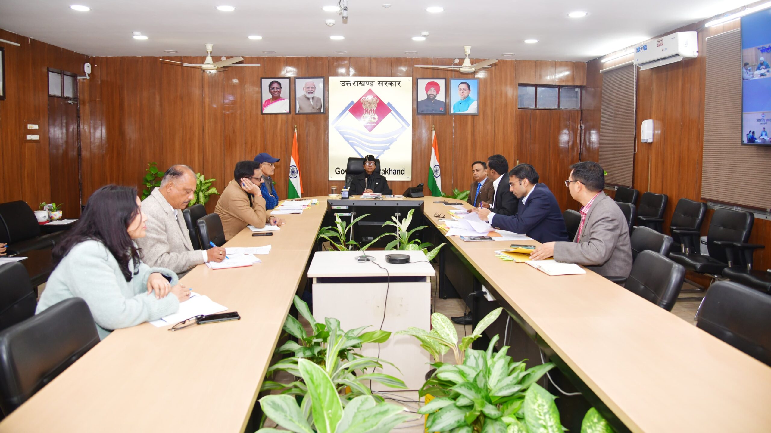 मुख्य सचिव राधा रतूड़ी ने जिलाधिकारियों से भू-कानून के सम्बन्ध में तहसील स्तर पर हितधारकों के साथ की गई बैठकों की रिपोर्ट पर अपडेट लिया    
