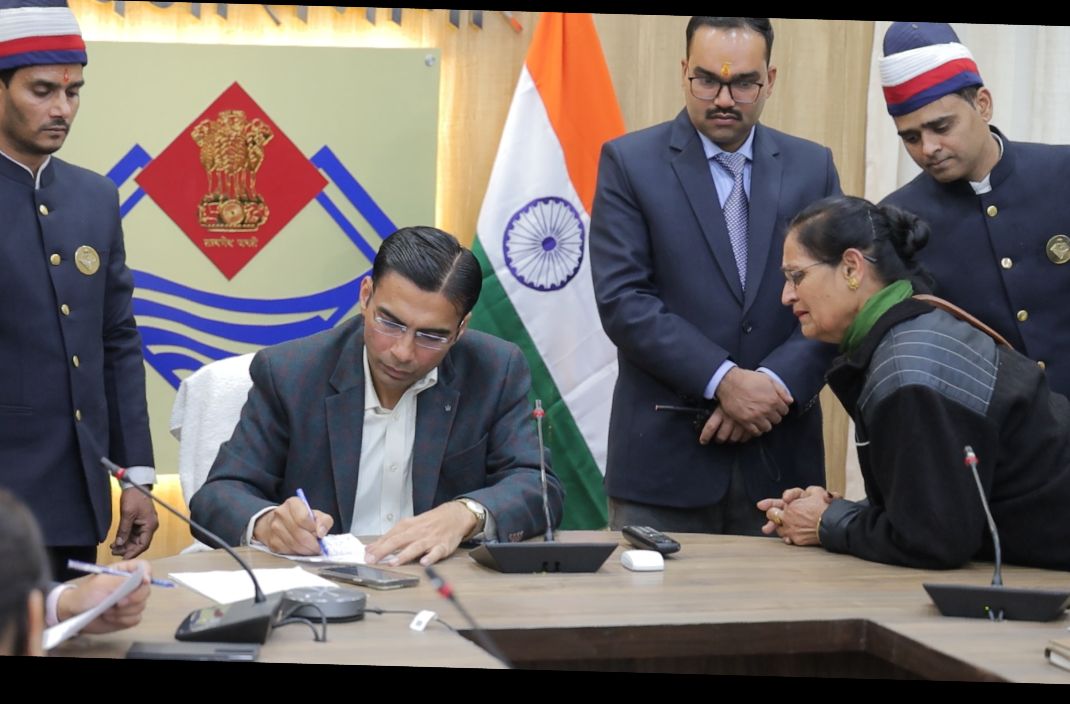 DM के जनता दर्शन कार्यक्रम से बढ रही लोगों में न्याय की आस, त्वरित मिल रहा है समाधान