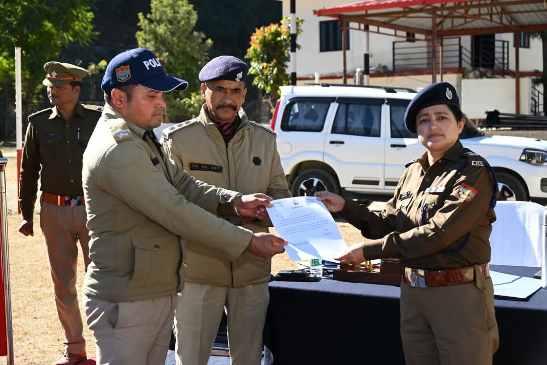 पुलिस अधीक्षक उत्तरकाशी द्वारा मासिक अपराध समीक्षा एवं उत्कृष्ट कार्य करने वालों का सम्मान..