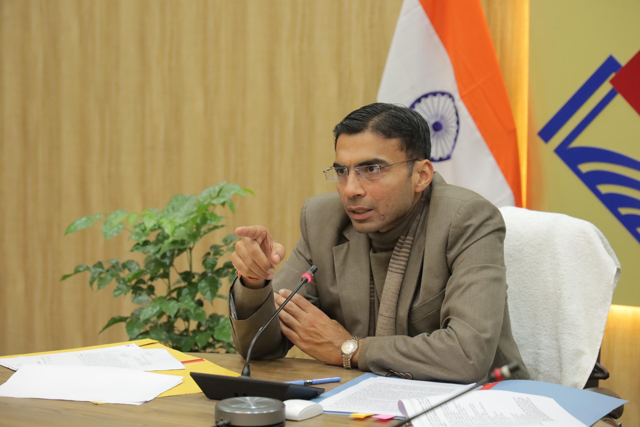पीपी एक्ट में प्रकरण डालकर अपनी जिम्मेदारियों से नहीं हो सकते विभाग विमुखःडीएम