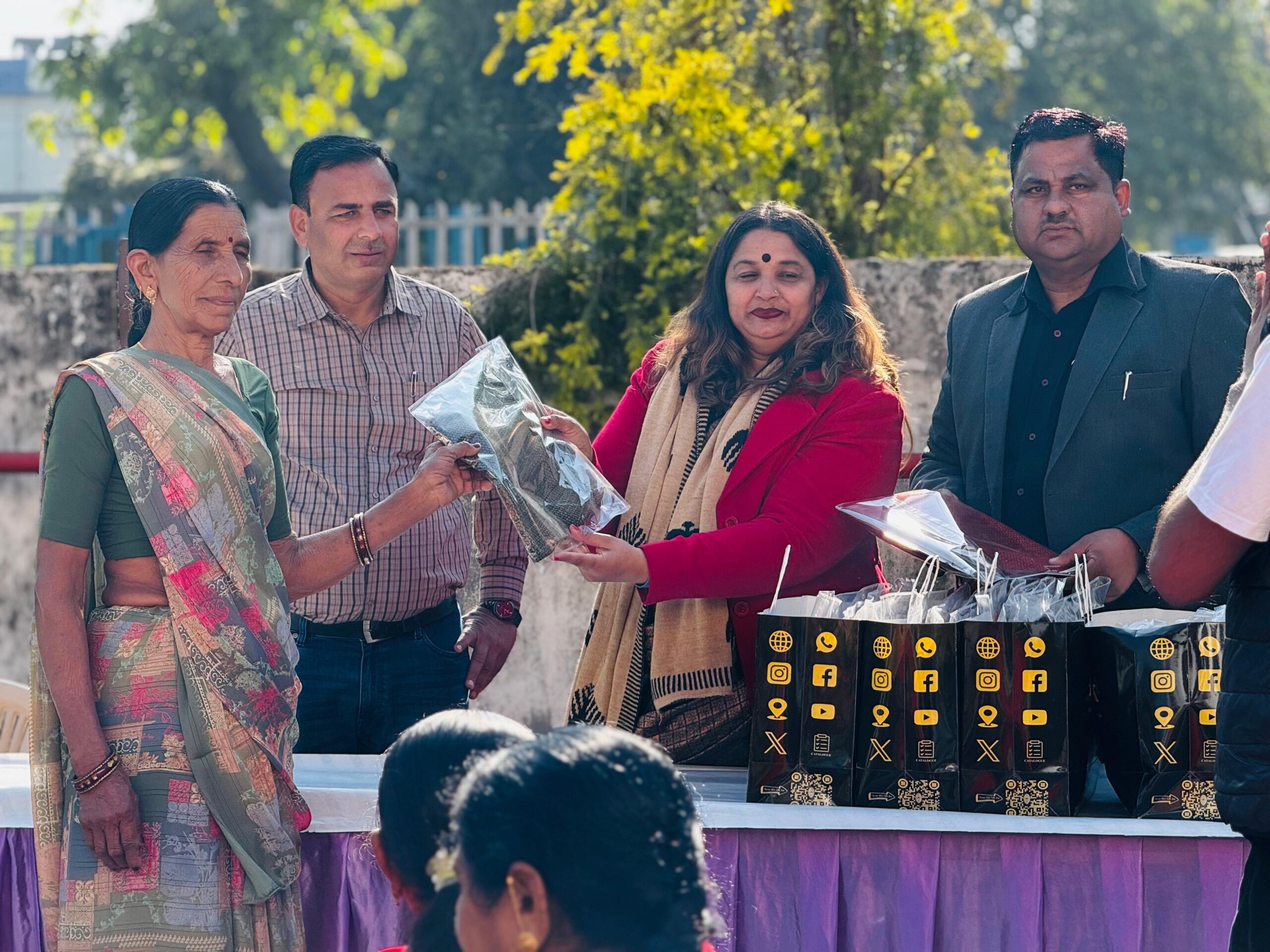 दून सिल्क ब्रांड की जानकारी से प्रभावित गुजरात से देहरादून पहुंचे 50 सदस्य पैक्स समिति का दल   