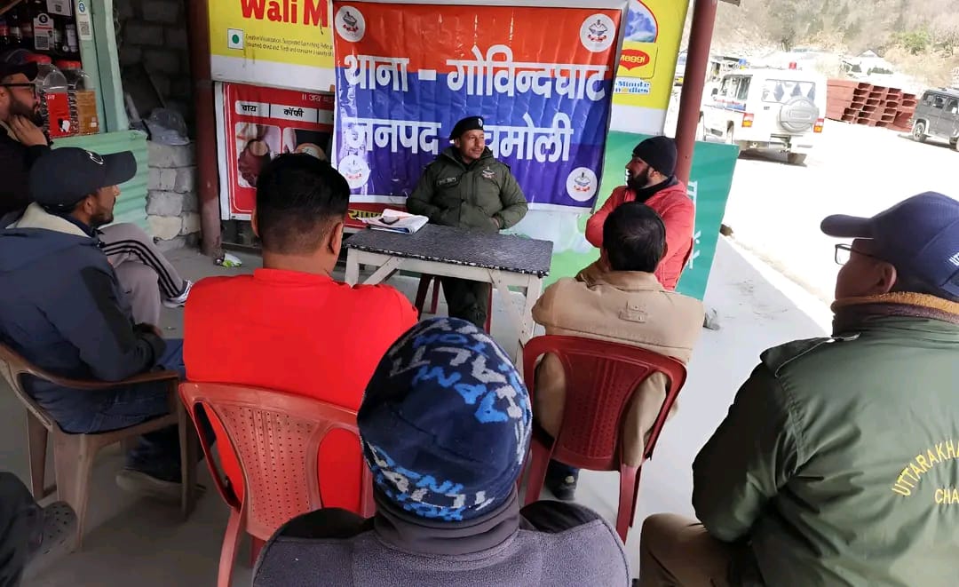 पुलिस का जागरूकता अभियान: नशे, यातायात नियमों और साइबर अपराधों पर दी जानकारी