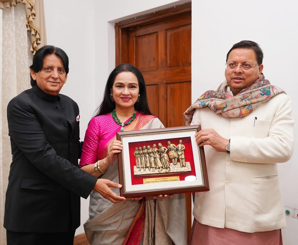 CM धामी से आज मुख्यमंत्री आवास में बॉलीवुड की अभिनेत्री पद्मिनी कोल्हापुरे ने शिष्टाचार भेंट की
