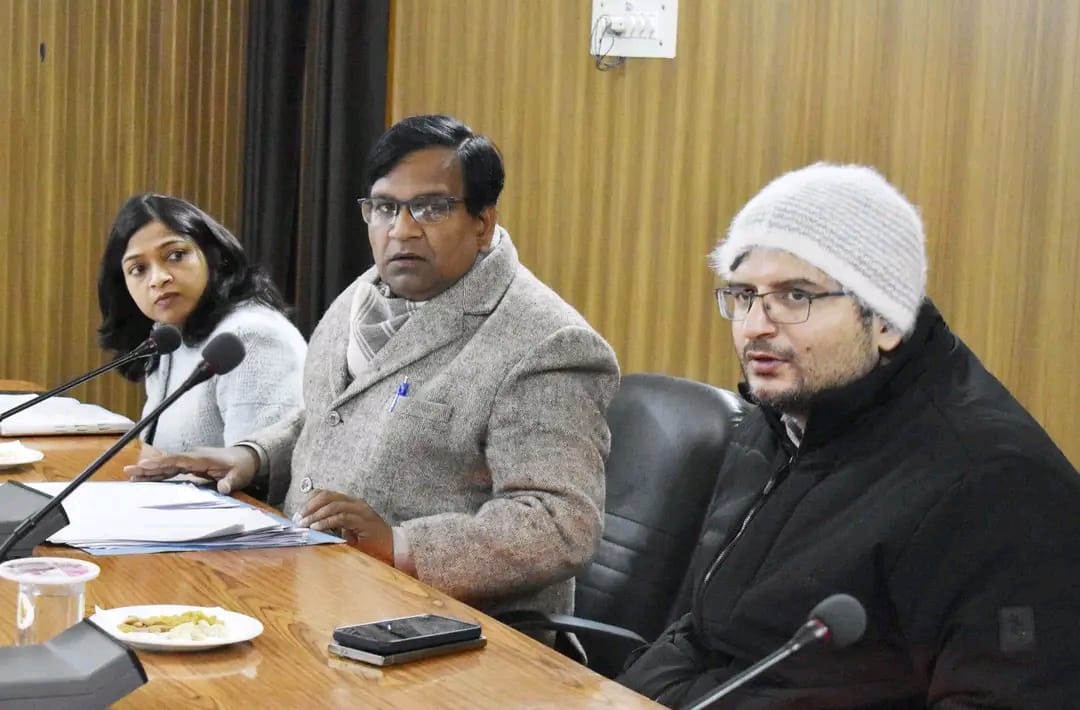 चमोली जिले में निकाय चुनाव के सफल आयोजन के लिए अधिकारियों की बैठक