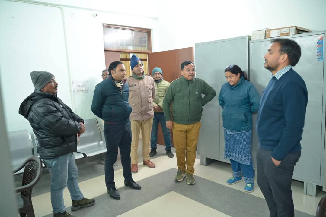रुद्रप्रयाग में नगर निकाय निर्वाचन की तैयारियों का जायजा लिया जिलाधिकारी सौरभ गहरवार ने