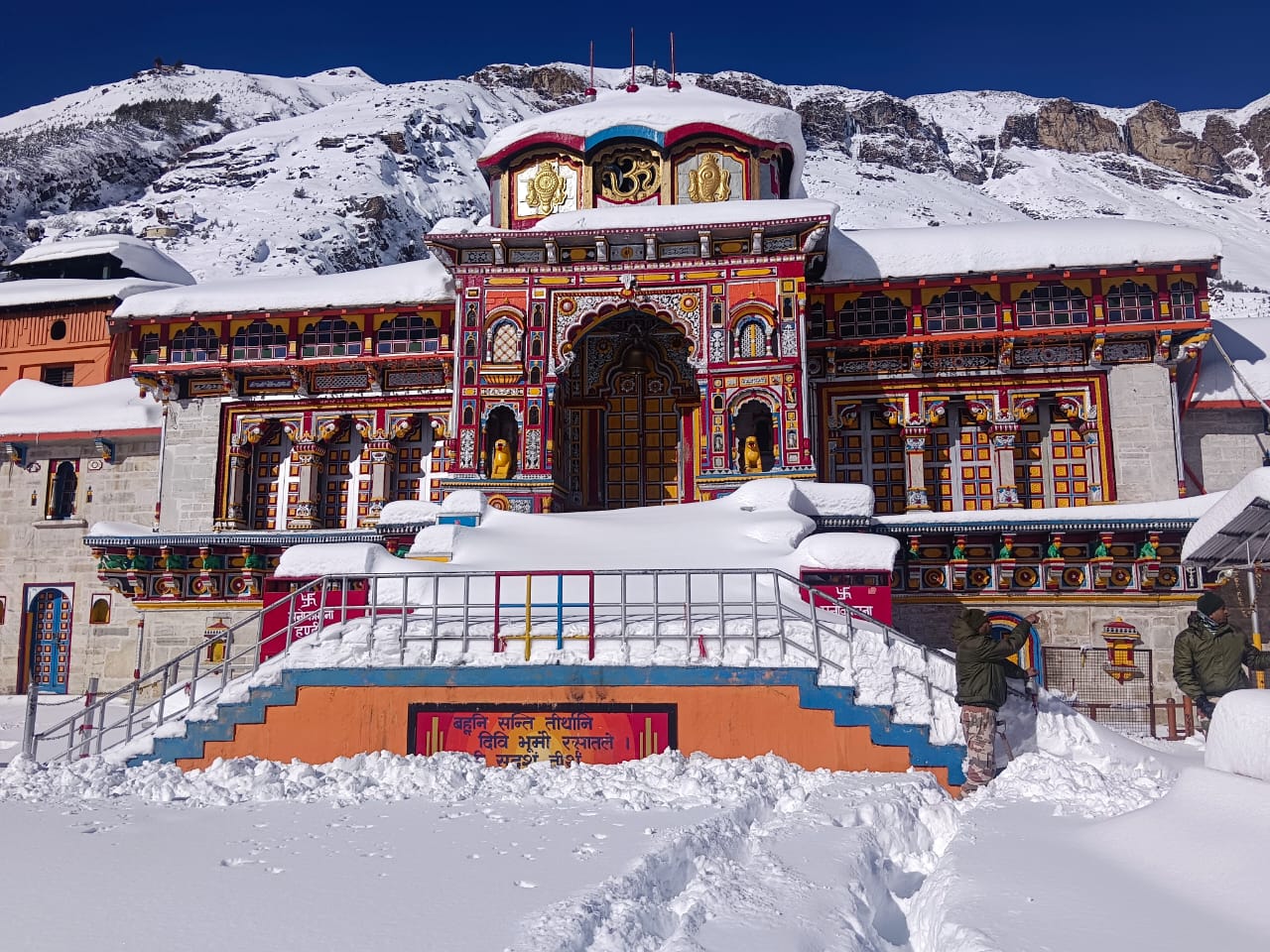 श्री बदरीनाथ -केदारनाथ: धामों में एक से डेढ फीट तक जमी बर्फ