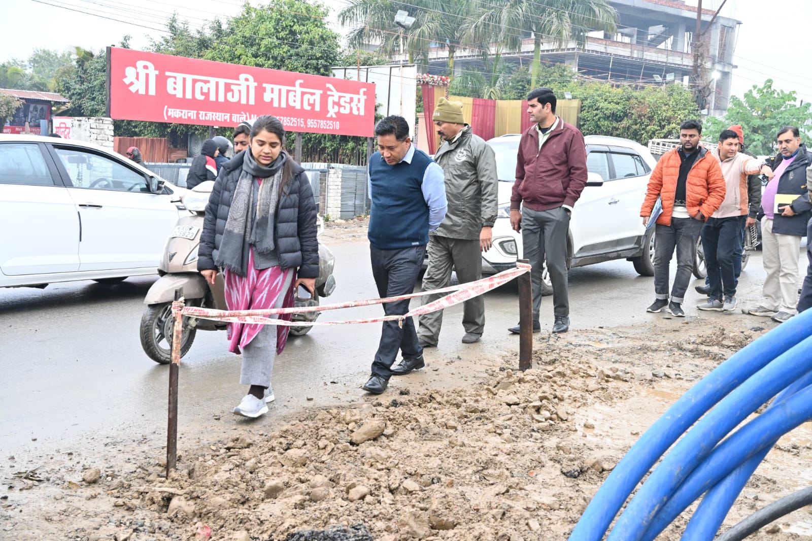 डीएम सख्तः रोड़ कटिंग अनुमति की शर्तों के उल्लंघन पर यूपीसीएल पर 01 लाख का अर्थदण्ड